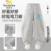 2025 Nova Calça Infantil de Blocos de Construção Digitais para Meninos e Meninas Outono Crianças Outono Inicial Calças Esportivas Calças Scimitar Calças Banana