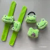 Pulsera de Rana de Peluche Decorativa de Chofle Pulsera de Animales Lindos de Dibujos Animados Anillo de Presión Regalo para Estudiantes Boda Regalo Pequeño