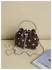 Bolso de lunares de nicho súper popular para mujer, nuevo bolso cruzado versátil vintage otoño e invierno 2026, exquisito bolso de cubo de mano