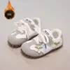 Tênis Esportivo Feminino 2025 Outono e Inverno Novos Tênis Morais de Treinamento com Flor de Veludo para Crianças Sapatos Casuais Femininos Solado Macio Calçados para Bebês