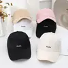 Boné de Baseball Novo Estilo Primavera e Verão com Letras Grandes para Mulheres, Proteção Solar, Respirável, Versátil, Emagrecimento Facial, Chapéu Bico de Pato de Aba Rígida para Homens