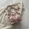 2026 Bolsos Cruzados Nuevos de Principios de Otoño Retro de Nicho Moda Bolso Cuadrado Pequeño de Mano para Mujer Bolso de Hombro Simple Popular Casual