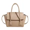 Bolsa de Mão Exquisita para Lazer Estilo Coreano Nova Coleção Primavera/Verão 2026 Design de Nicho Bolsa de Ombro Simples e Estilosa Bolsa Transversal