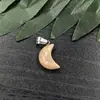 Cristal natural de ágata transfronterizo 13 18 mm colgante de luna pequeña, collar con forma de media luna accesorios para joyería DIY al por mayor