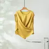 Elegante camiseta triangular feita de tecido de seda stretch, dupla camada, para mulheres, verão, com mangas e bainha irregular, top elegante e que afina a silhueta