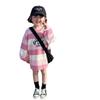 Ropa de Otoño e Invierno para Mujer y Niño Sudadera Estilo Vaquero para Bebé Personalizada Marca de Moda Letras Coreanas Combinación de Colores Rayas Vestido de Longitud Media