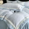 Lujoso juego de invierno de cuatro piezas con tela de terciopelo de leche engrosada, con patrones en relieve tridimensionales, forro polar de doble cara y una cálida funda de edredón y sábana para una ropa de cama cómoda