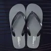 2026 Verão Novo Antiderrapante Masculino Simples Casual Outdoor Praia Chinelos para Homens