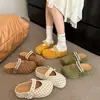 Novas pantufas fechadas com sola grossa estilo slip-on 2026, meias-pantufas retrô de bolinhas para outono para mulheres, adequadas para uso externo, estilo francês Birkenstock