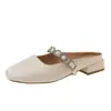 Mules Plateadas Versátiles de Tacón Bajo Estilo Coreano con Punta Cerrada para Mujer, Nuevos de Primavera/Verano 2026, Zapatillas de Moda Trendy Cerradas para Ponerse Fácilmente