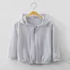 Roupa de Proteção Solar Infantil 2025 Verão Manga Longa com Capuz Zíper Cor Sólida Seda de Gelo Leve Casual Casaco Malha Respirável