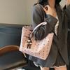 Bolso de Mano con Estampado de Oso para Mujer 2025 Nuevo Bolso Tote de Hombro de Gran Capacidad para Viaje Diario Bolso Grande para Clase de Estudiante