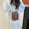 Bolsa Quadrada Pequena Moderna para Carregar na Mão para Mulheres 2025 Primavera e Verão Novo Estilo Simples Casual Bolsa de Ombro Sofisticada Bolsa Transversal da Moda para Mulheres