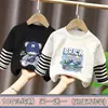 Camiseta Masculina Bonita e Moderna com Retalhos Listrados de Manga Longa Estilo Primavera e Outono Camada Base de Algodão Puro para Crianças de Meia-Idade e Mais Velhas Top Falso de Duas Peças
