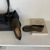 Saia combinando 2026, sapatos de trança, novo estilo de verão, sapatos baixos de bico fino, cabedal macio francês, sola macia, sapatos de bico redondo