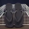 Chinelos femininos para uso externo 2023 novos de verão da moda estilo coreano planos antiderrapantes sapatos de praia sandálias de celebridade da internet para casais