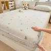 Estilo Novo Primavera e Verão Fio Bouclé Estampado Lençol de Cama Desenho Animado Crianças Estudantes Dormitório Protetor de Colchão Cobertura de Cama Anti-Sujeira de Cobertura Total