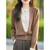 Blusa Patchwork de Renda Cardigã de Tricô Falso Duas Peças Outono 2026 Nova Roupa Feminina Suéter Estiloso com Decote V Camada Base