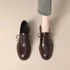 Sapatos femininos de couro marrom estilo retrô britânico extremamente confortáveis, salto baixo bloco versátil, estilo universitário, cadarço, sapatos baixos de couro macio
