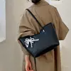 Bolso Tote de Color Sólido con Patrón de Tejido Transfronterizo para Mujer 2026 con Colgante de PU, Moderno, Retro, Gran Capacidad, para Viaje Diario, de Hombro Único, debajo del Brazo