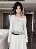 Camiseta de Manga Larga con Retazos de Encaje Estilo Coreano para Mujer, Camisa Delgada de Protección Solar para Verano, Top Corto Holgado Perezoso Versátil Off-the-Shoulder