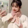 Bufanda de felpa para mujer otoño e invierno estilo coreano versátil cálida bufanda costura de lana japonesa bufanda de piel de conejo de lunares cruzados