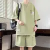 Nuevo Traje de Shorts de Manga Corta para Hombres y Adolescentes en Verano, Versión Amplia con un Conjunto de Dos Piezas Fresco Casual Estilo Hong Kong Tendencia