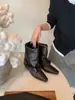 Botines Tobilleros Retro de Tacón Grueso con Retazos y Hebilla de Remache con Cinturón, Estilo Nuevo Otoño 2026, Punta Cuadrada