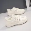 Tênis Brancos Vazados para Mulheres Verão 2026 Estilo Novo Fino Malha Respirável Sandálias Esportivas Populares Sapatos de Malha Cy3013