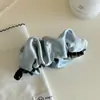Pinza Banana Elegante de Satén Plisado con Pedrería Estilo Coreano, Nuevo Estilo para Mujeres, Realza el Volumen del Cabello, Pinza Vertical para Cola de Caballo, Accesorio Versátil para el Cabello