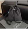 Bolso de Hombro Plegado con Cordón de Nylon de Gran Capacidad 2026 Transfronterizo para Viajes y Ocio Bolso Cruzado Tipo Cubo