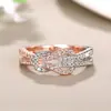 Anillo Elegante de Dos Tonos Cao Shi Metal Electrochapado para Mujer Circonita Microincrustada Anillo de Moda Joyería con Diseño de Cuerda Anudada