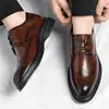 Zapatos de Cuero para Hombre 2026 Zapatos Formales de Negocios Casuales para Boda Novio Zapatos de Oficina que Aumentan la Altura Zapatos Retro Británicos