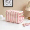 Bolsa de maquiagem listrada direto da fábrica, bolsa portátil de grande capacidade para armazenamento de batom, bolsa de higiene pessoal para viagem transfronteiriça