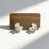 Elegantes Brincos de Pétalas com Strass Estilo Coreano e Pistilos de Pérola, Presilhas de Orelha sem Furo, Presilhas de Orelha Triangulares para Mulheres