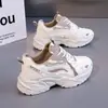 Zapatos de plataforma para mujer que aumentan la altura, nuevo modelo otoño 2026, moda retro clásica versátil, zapatos deportivos casuales para mujer 8862