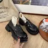 Zapatos de Cuero Negros Estilo Británico para Mujer, Nuevos para Primavera y Otoño 2026, Versátiles Estilo JK Japonés, Suela Gruesa, Tacón Grueso, Antideslizantes, Mocasines