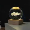 Bola de cristal personalizable grabada con láser 3D con luz nocturna emisora de luz, adorno de cristal de escritorio y decoración que realza el ambiente