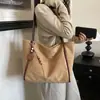 Bolso de Hombro Suede 2026 Moda Tote Casual Retro Nuevo Versátil Gran Capacidad Tacto Terciopelo para el Trabajo de Mujer