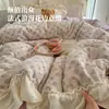 Juego de cuatro piezas estilo encaje de terciopelo de leche de grado A con estampado floral pequeño, sábana cálida de otoño e invierno, protector de colchón, funda de edredón, ropa de cama para el hogar