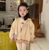Top Bordado Estilo Princesa para Bebê Menina, Roupa de Primavera 2026 para Bebê Menina Novo Modelo, Jaqueta Casual Xadrez Patchwork para Meninas Tendência