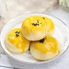 Milhares de crocantes de gema de ovo salgada de seda caixa inteira pães de café da manhã Snow Mei Niang bolos lanches deliciosos lista comida de lazer carga