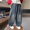 Jeans de pierna curva para niño, nueva colección primavera/otoño 2026, pantalones largos estilosos para niños de 3 años, pantalones de otoño para niños, modernos