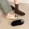 Sapatos felpudos estilo Chanel para mulheres Outono/Inverno 2026 Uso externo Com pelúcia extra Sola plana Mocassins Celebridade da internet Slip-on Pelúcia quente
