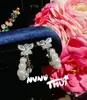 Joias, conjunto de férias, laço de renda, colar com diamantes cintilantes e pérolas, atmosférico, brincos de borboleta com pérolas de concha curvas
