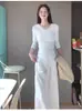 Top base branca com gola U, camiseta de manga longa slim fit para mulheres, estilo coreano de outono, justa e leve