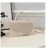 Novo Estilo Patchwork Borda Diagonal Verão 2026 Nova Bolsa de Mão Metálica Estilosa Color-Blocking Casual Quadrada Pequena de Ombro para Mulheres