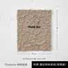 Cartões minimalistas e artísticos estilo inglês com bordas cruas, arte para unhas, joias, adereços de fotografia, decorações de fundo e ornamentos.