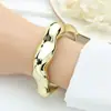 Pulseira Cruzada Europeia e Americana de Design Europeu e Americano, Personalidade Fashion, Luxo Leve, Joias de Alta Qualidade, Pulseira Plissada Fashion