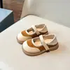 Sapatos de Couro para Meninas Estilo Britânico 2025 Primavera e Outono Novos Sapatos de Princesa Infantil Sola Macia Antiderrapante Sapatos de Performance Sapatos Sociais para Bebê